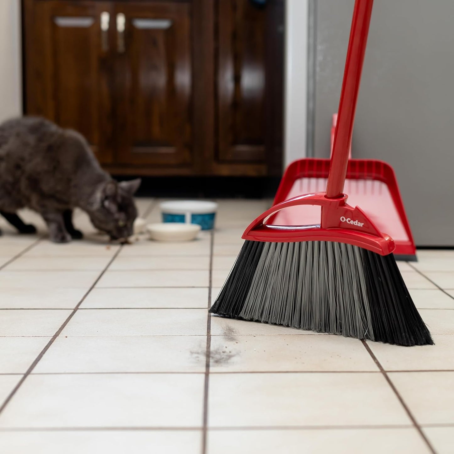 O-Cedar One Sweep Broom with Step-On Dustpan | Remove 99% with One Sweep | Lightweight Quiet Cleaning Tool | Ideal for Pet Owners