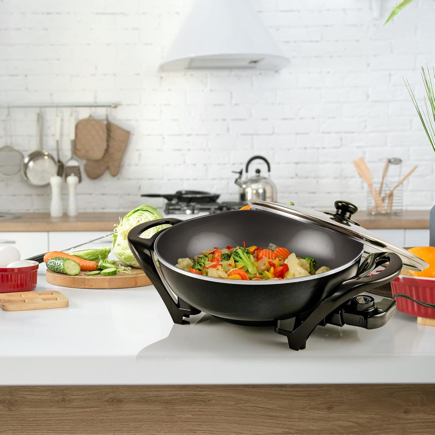 OVENTE 12 Inch Electric Skillet and Frying Pan with Nonstick Coating, 1400W Power, Adjustable Temperature Control, Tempered Glass Lid with Vent and Cool Touch Handles, Black SK11112B