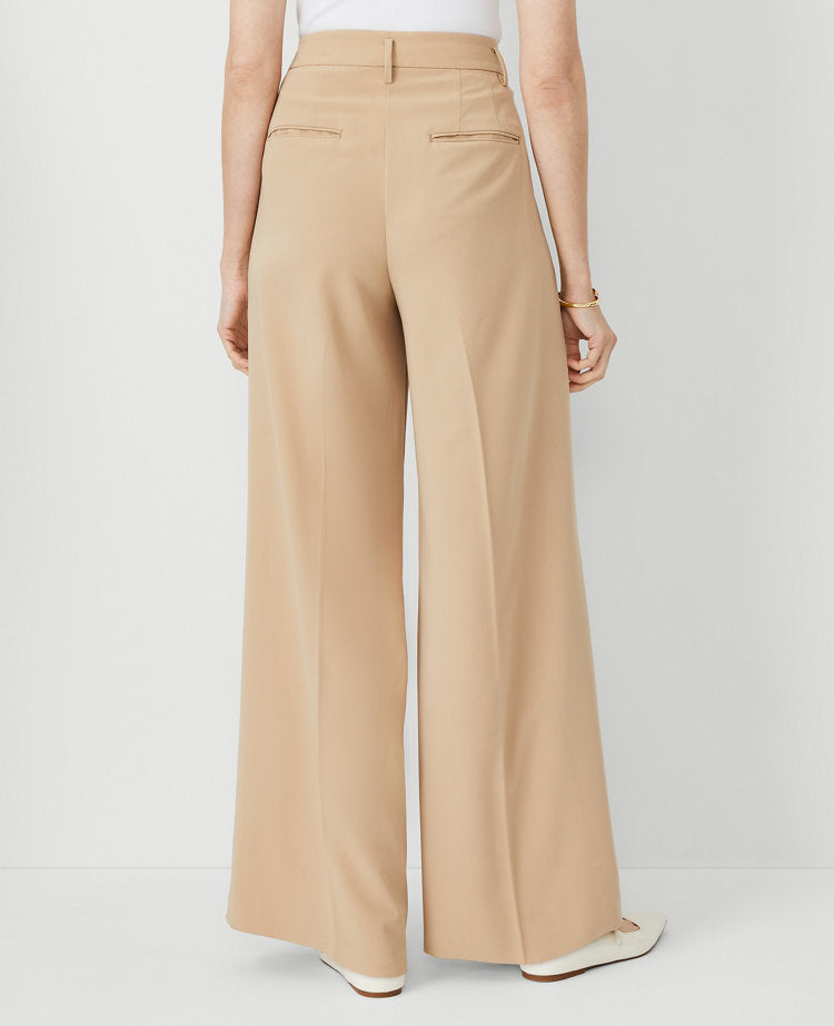 The Petite Pleated Wide-Leg Pant