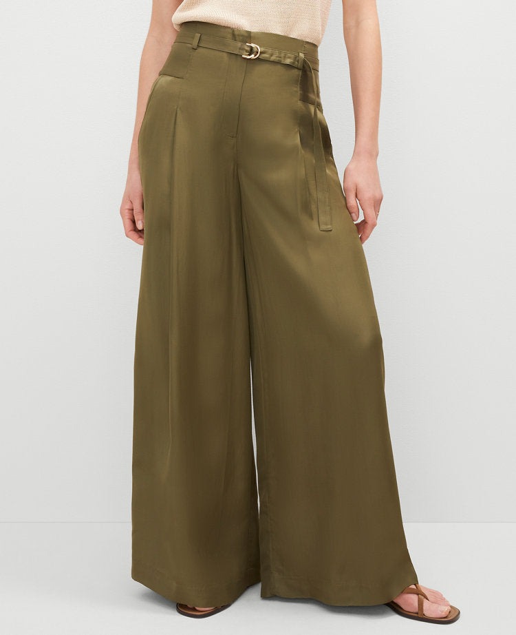 The Petite Statement Wide-Leg Pant