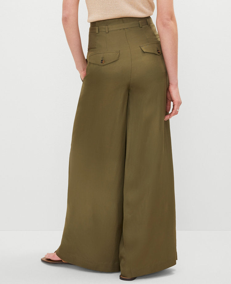 The Petite Statement Wide-Leg Pant